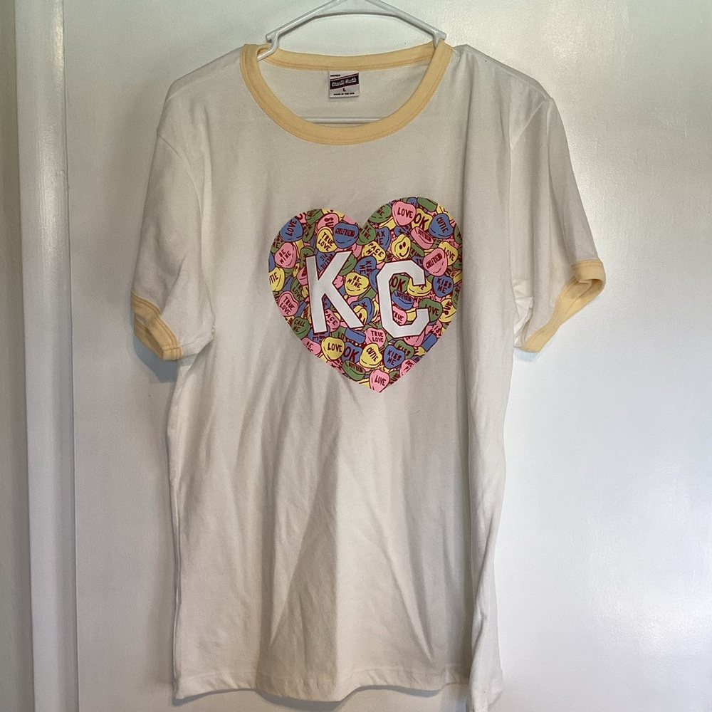 Charlie Hustle White/Butter KC Valentines Heart ringer tShirt sz large unisex